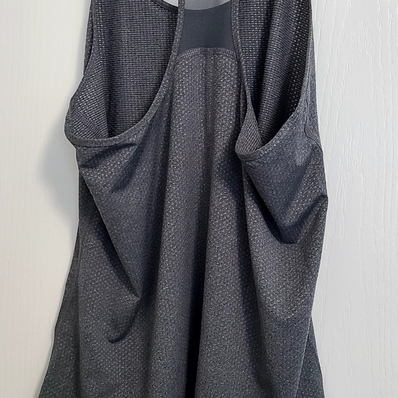 ⭐️3/$35 Under Armour Performance Tank Size large - Picture 3 of 6